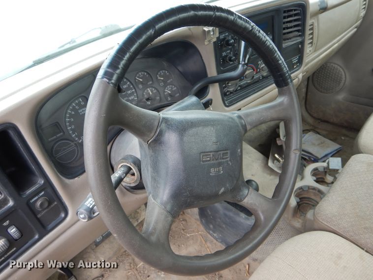 image for item FI9683 2002 GMC Sierra 2500HD pickup truck