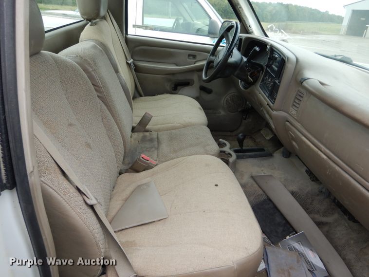 image for item FI9683 2002 GMC Sierra 2500HD pickup truck