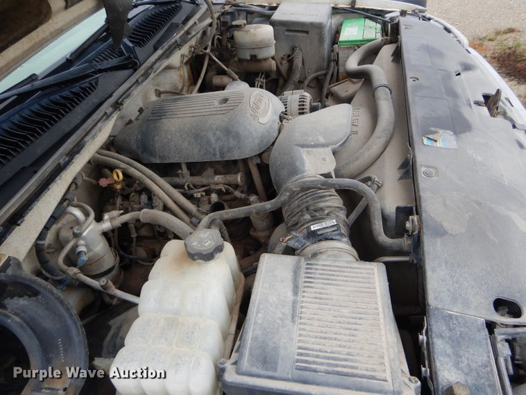 image for item FI9683 2002 GMC Sierra 2500HD pickup truck