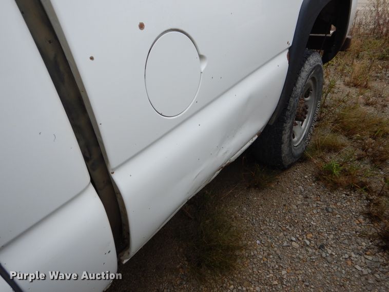 image for item FI9683 2002 GMC Sierra 2500HD pickup truck