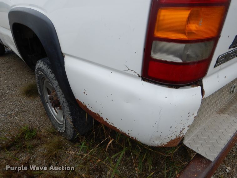 image for item FI9683 2002 GMC Sierra 2500HD pickup truck