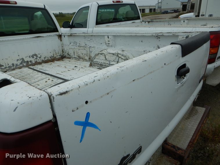 image for item FI9683 2002 GMC Sierra 2500HD pickup truck