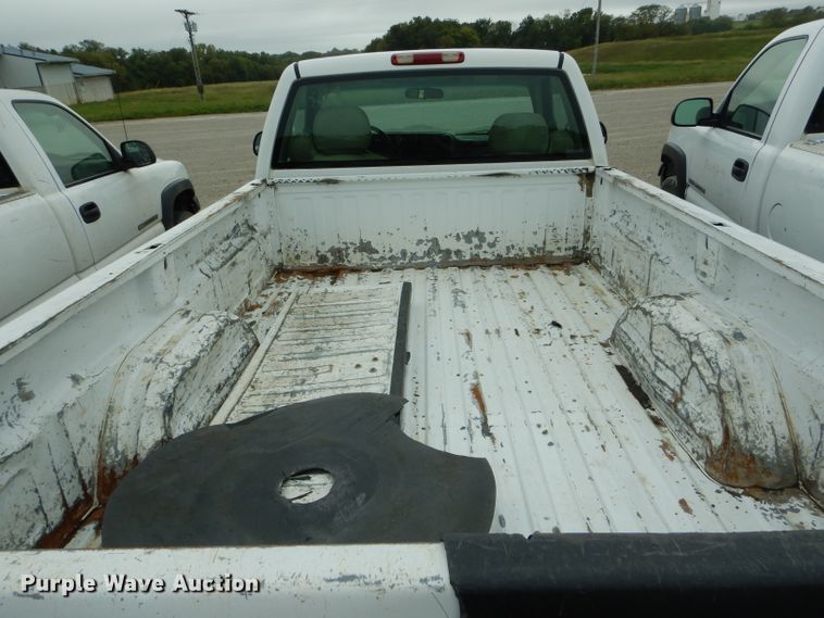 image for item FI9683 2002 GMC Sierra 2500HD pickup truck