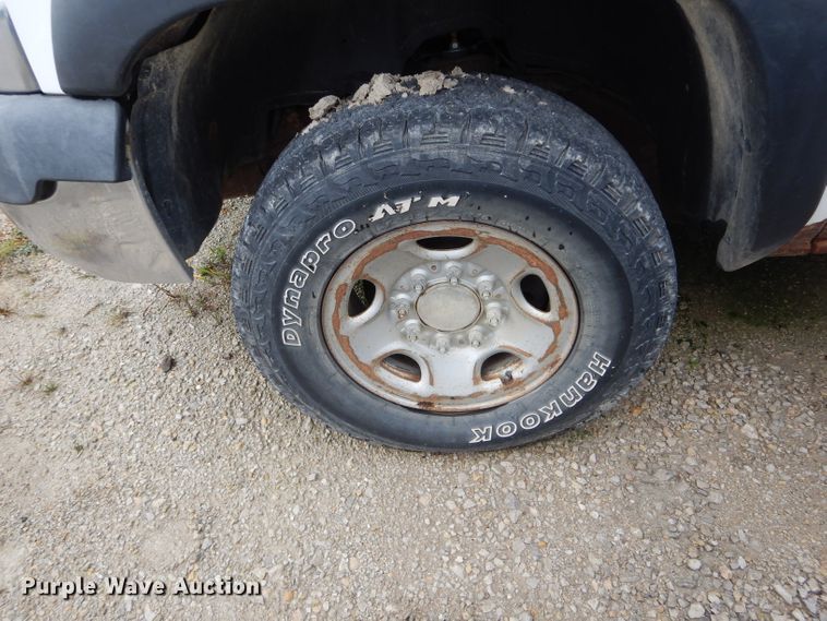 image for item FI9683 2002 GMC Sierra 2500HD pickup truck