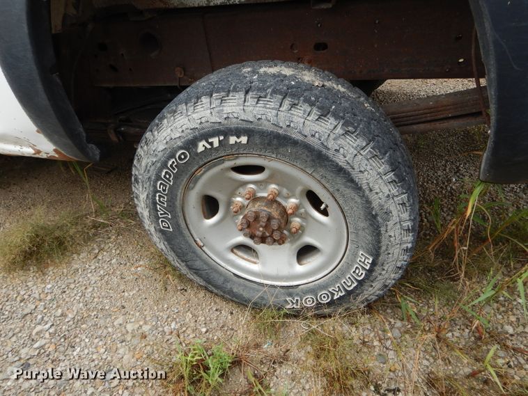 image for item FI9683 2002 GMC Sierra 2500HD pickup truck