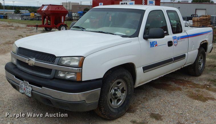 image for item FI9688 2004 Chevrolet Silverado 1500 Ext. Cab pickup truck