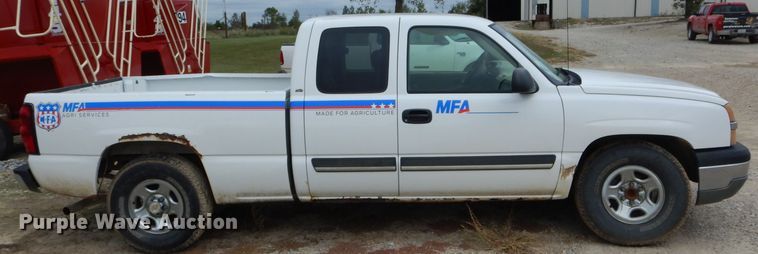 image for item FI9688 2004 Chevrolet Silverado 1500 Ext. Cab pickup truck