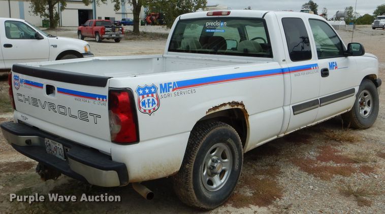 image for item FI9688 2004 Chevrolet Silverado 1500 Ext. Cab pickup truck
