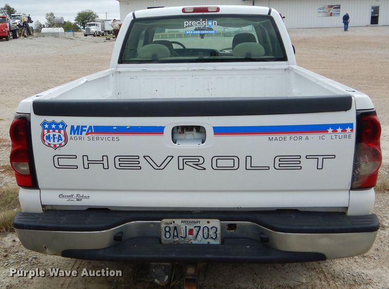 image for item FI9688 2004 Chevrolet Silverado 1500 Ext. Cab pickup truck