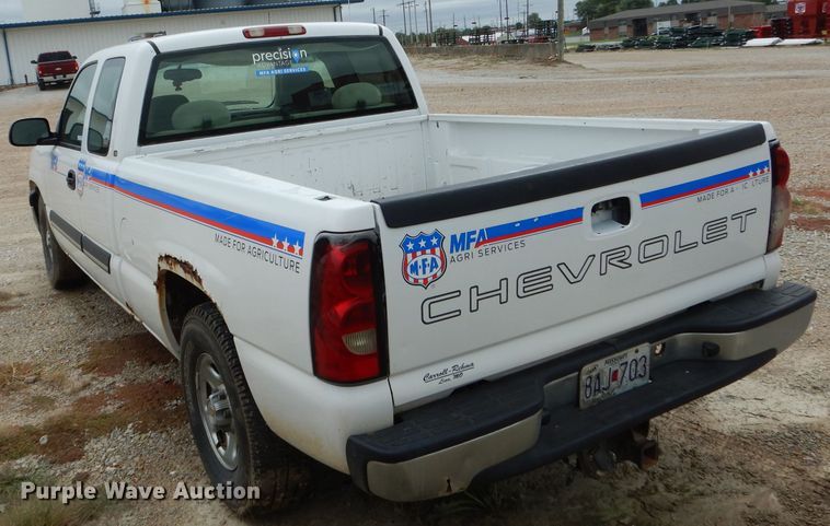 image for item FI9688 2004 Chevrolet Silverado 1500 Ext. Cab pickup truck