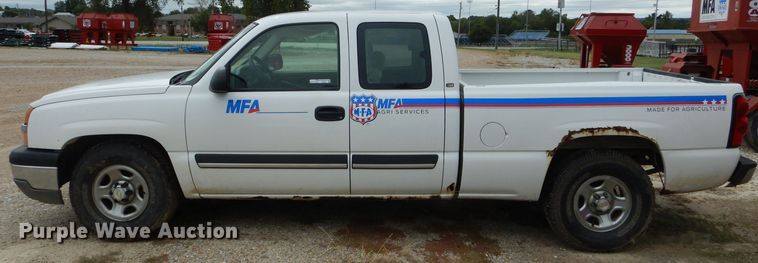 image for item FI9688 2004 Chevrolet Silverado 1500 Ext. Cab pickup truck