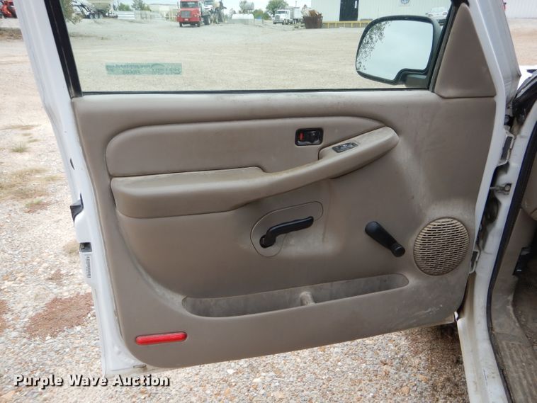 image for item FI9688 2004 Chevrolet Silverado 1500 Ext. Cab pickup truck