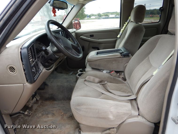 image for item FI9688 2004 Chevrolet Silverado 1500 Ext. Cab pickup truck