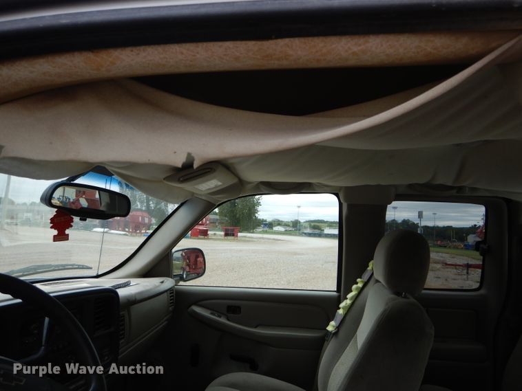 image for item FI9688 2004 Chevrolet Silverado 1500 Ext. Cab pickup truck