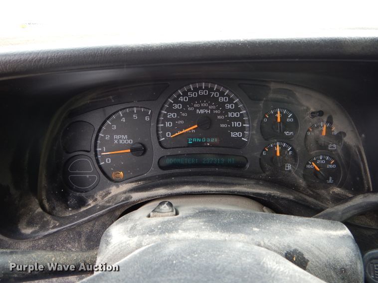 image for item FI9688 2004 Chevrolet Silverado 1500 Ext. Cab pickup truck