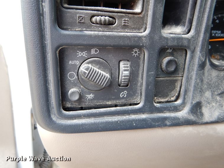 image for item FI9688 2004 Chevrolet Silverado 1500 Ext. Cab pickup truck