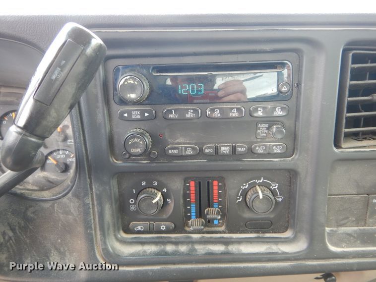 image for item FI9688 2004 Chevrolet Silverado 1500 Ext. Cab pickup truck