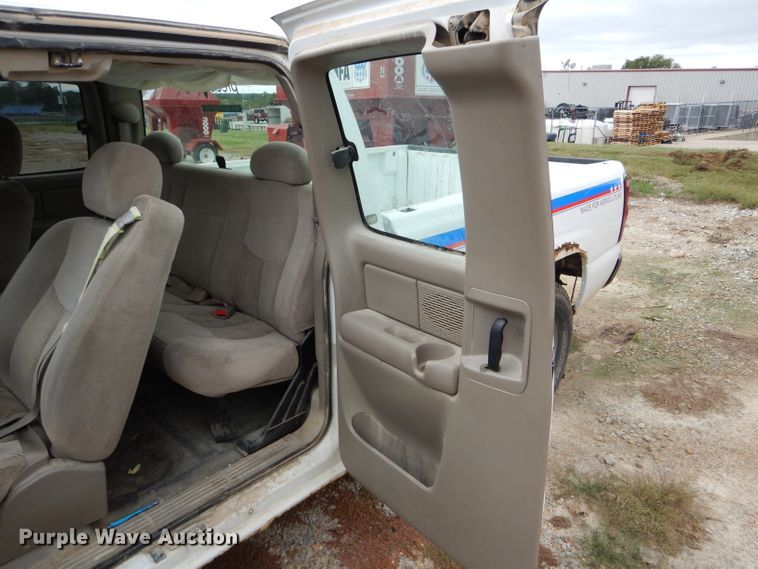 image for item FI9688 2004 Chevrolet Silverado 1500 Ext. Cab pickup truck