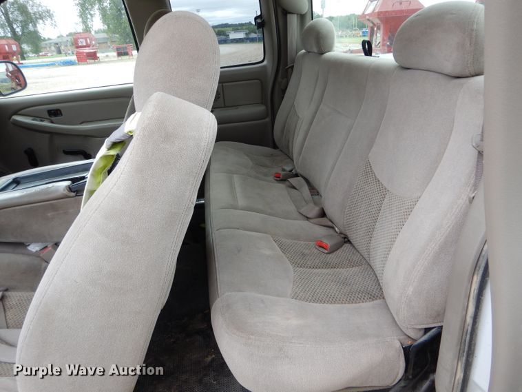 image for item FI9688 2004 Chevrolet Silverado 1500 Ext. Cab pickup truck