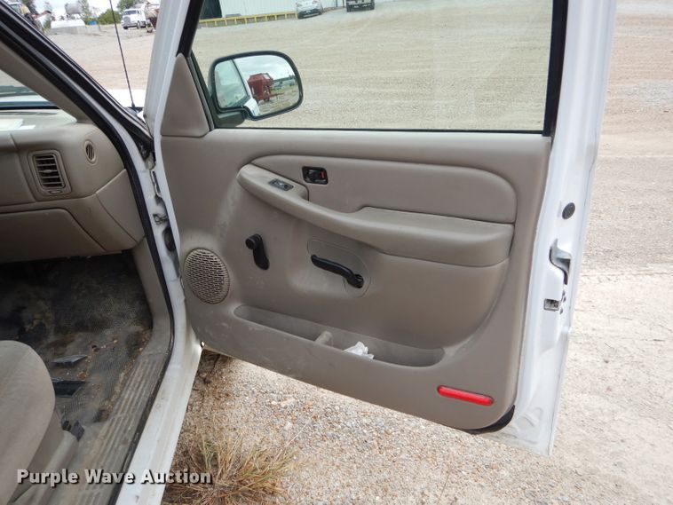 image for item FI9688 2004 Chevrolet Silverado 1500 Ext. Cab pickup truck