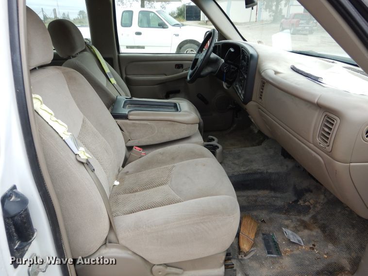 image for item FI9688 2004 Chevrolet Silverado 1500 Ext. Cab pickup truck