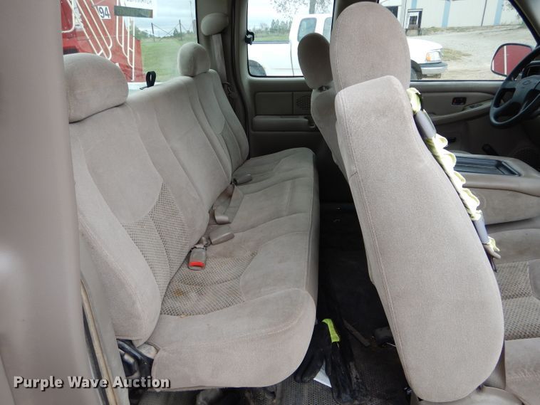 image for item FI9688 2004 Chevrolet Silverado 1500 Ext. Cab pickup truck