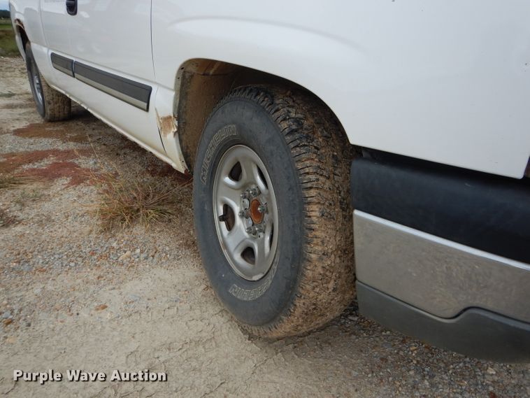 image for item FI9688 2004 Chevrolet Silverado 1500 Ext. Cab pickup truck