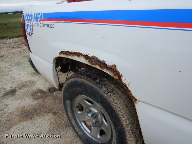 image for item FI9688 2004 Chevrolet Silverado 1500 Ext. Cab pickup truck