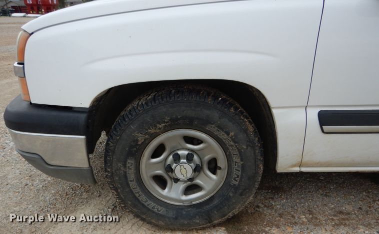 image for item FI9688 2004 Chevrolet Silverado 1500 Ext. Cab pickup truck