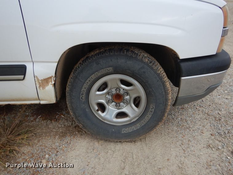 image for item FI9688 2004 Chevrolet Silverado 1500 Ext. Cab pickup truck