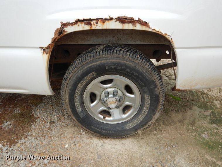 image for item FI9688 2004 Chevrolet Silverado 1500 Ext. Cab pickup truck