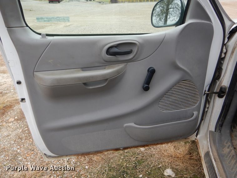 image for item FI9690 2000 Ford F150 SuperCab pickup truck