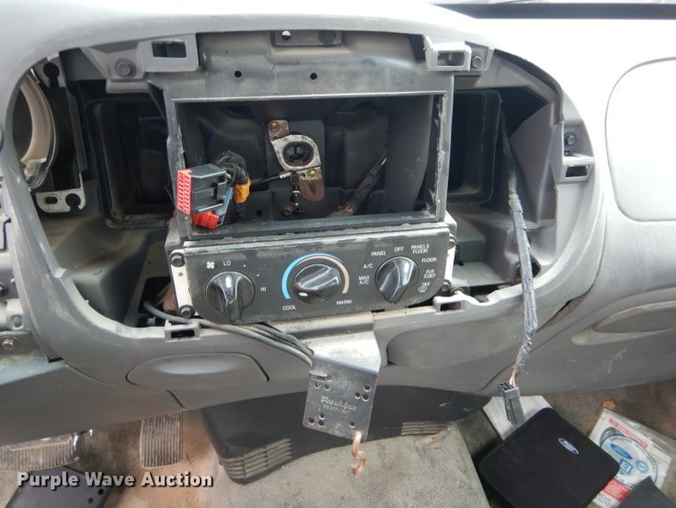 image for item FI9690 2000 Ford F150 SuperCab pickup truck