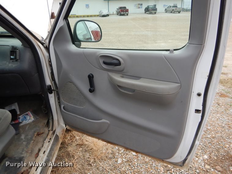 image for item FI9690 2000 Ford F150 SuperCab pickup truck