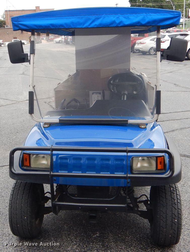 image for item FI9696 2005 Club Car food/beverage cart