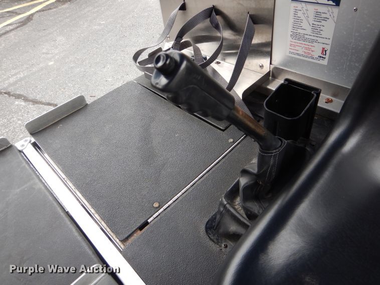 image for item FI9696 2005 Club Car food/beverage cart