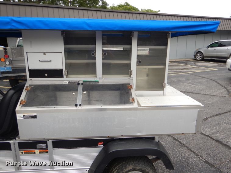 image for item FI9696 2005 Club Car food/beverage cart
