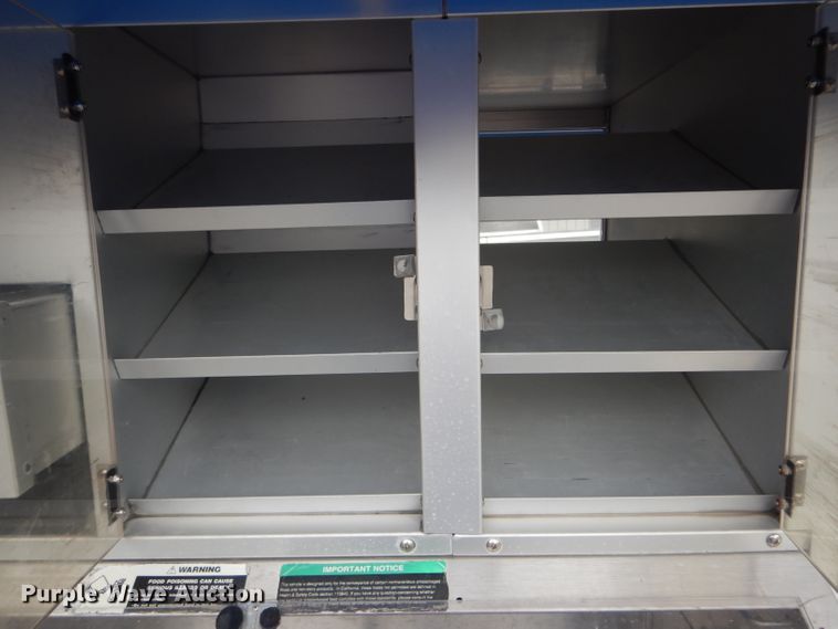 image for item FI9696 2005 Club Car food/beverage cart