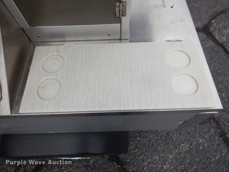 image for item FI9696 2005 Club Car food/beverage cart