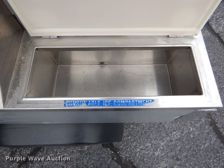 image for item FI9696 2005 Club Car food/beverage cart