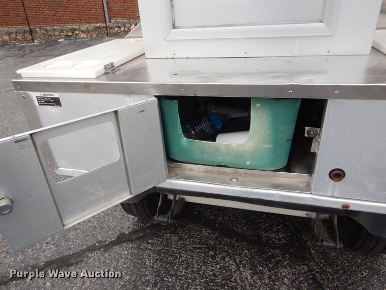 image for item FI9696 2005 Club Car food/beverage cart