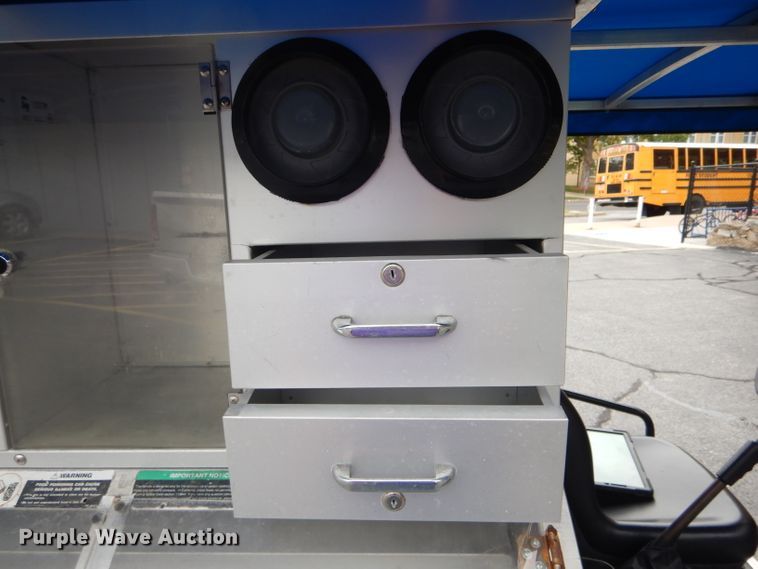 image for item FI9696 2005 Club Car food/beverage cart