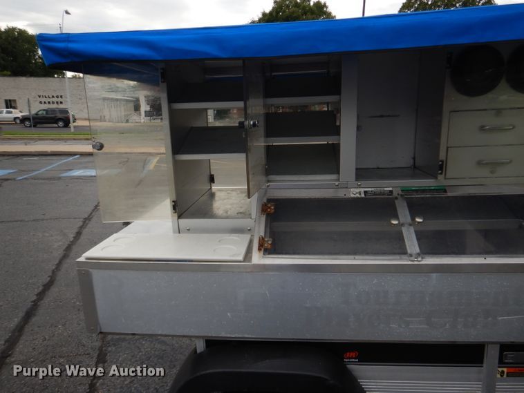 image for item FI9696 2005 Club Car food/beverage cart