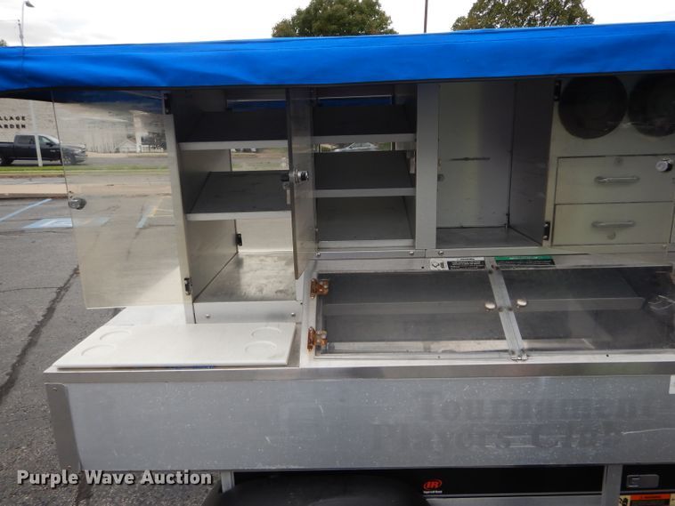 image for item FI9696 2005 Club Car food/beverage cart