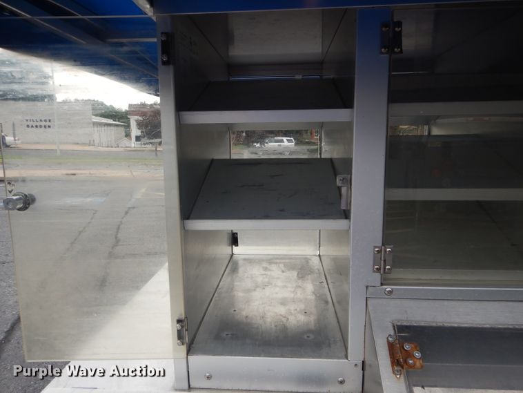 image for item FI9696 2005 Club Car food/beverage cart