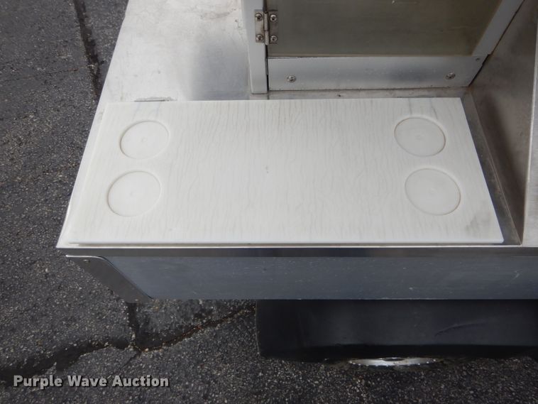 image for item FI9696 2005 Club Car food/beverage cart