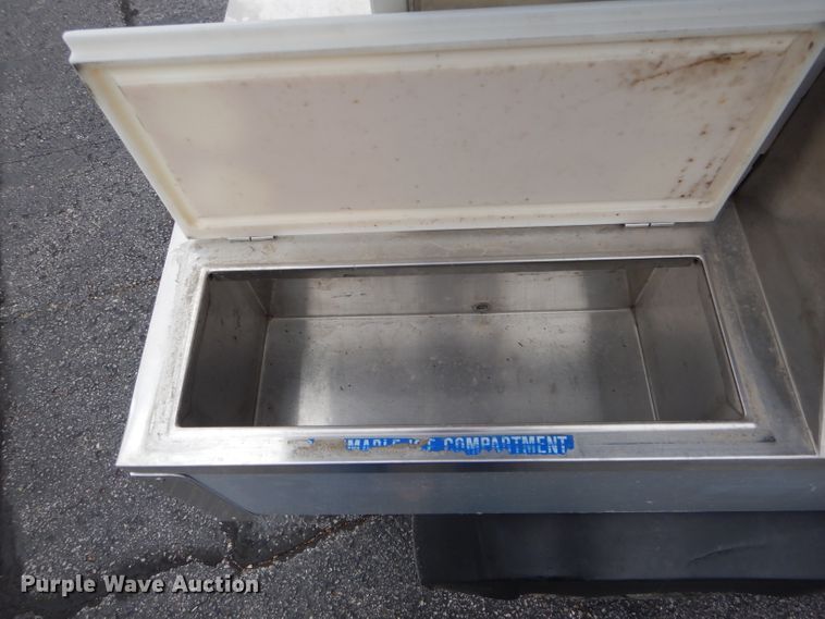 image for item FI9696 2005 Club Car food/beverage cart