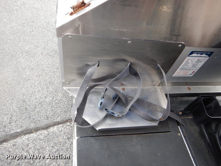 image for item FI9696 2005 Club Car food/beverage cart