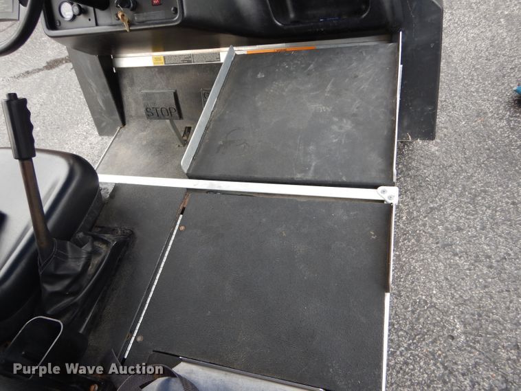 image for item FI9696 2005 Club Car food/beverage cart