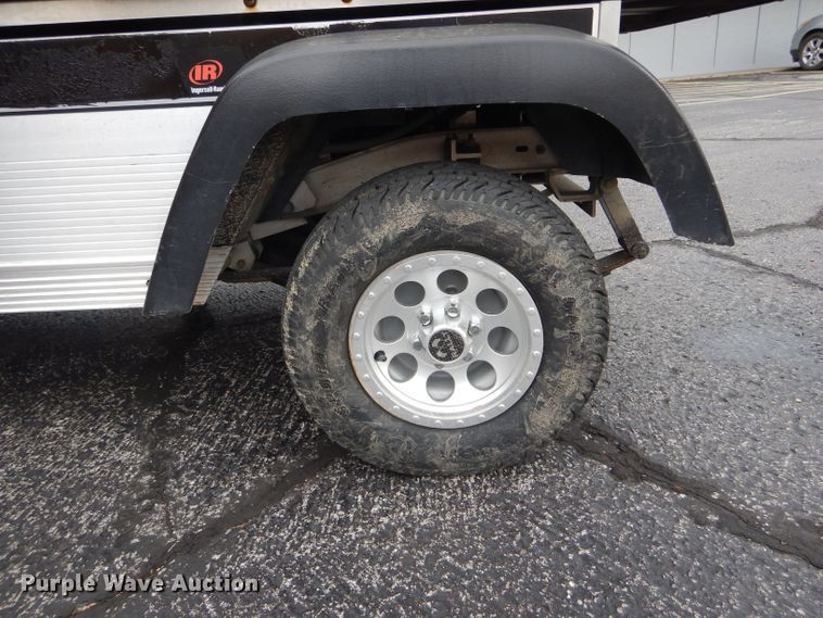 image for item FI9696 2005 Club Car food/beverage cart